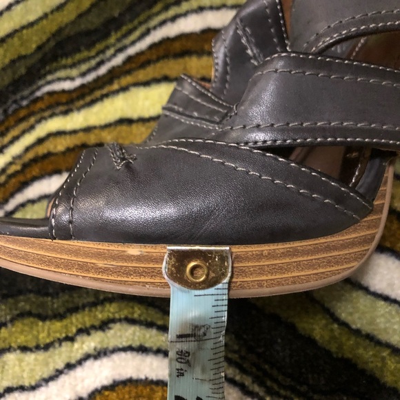 5/$20 Mossimo Platform Strappy Heels - Picture 4 of 7